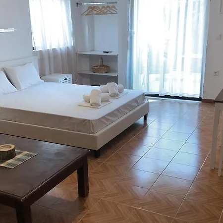 Artemis And Fillo Apartment